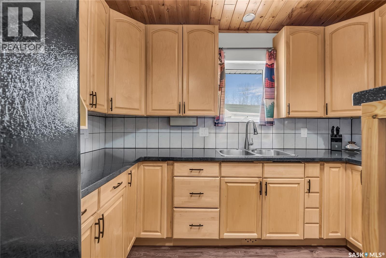 108 Iroquois Lake Drive, Iroquois Lake, Saskatchewan  S0J 2G0 - Photo 11 - SK028543