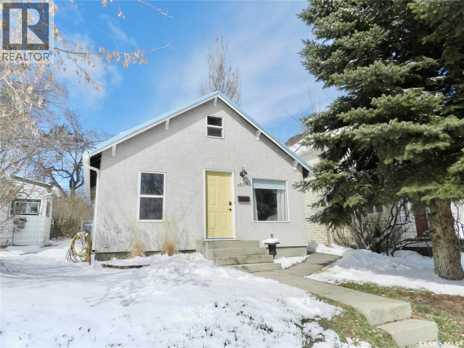 1030 Hochelaga STREET W, Moose Jaw, Saskatchewan