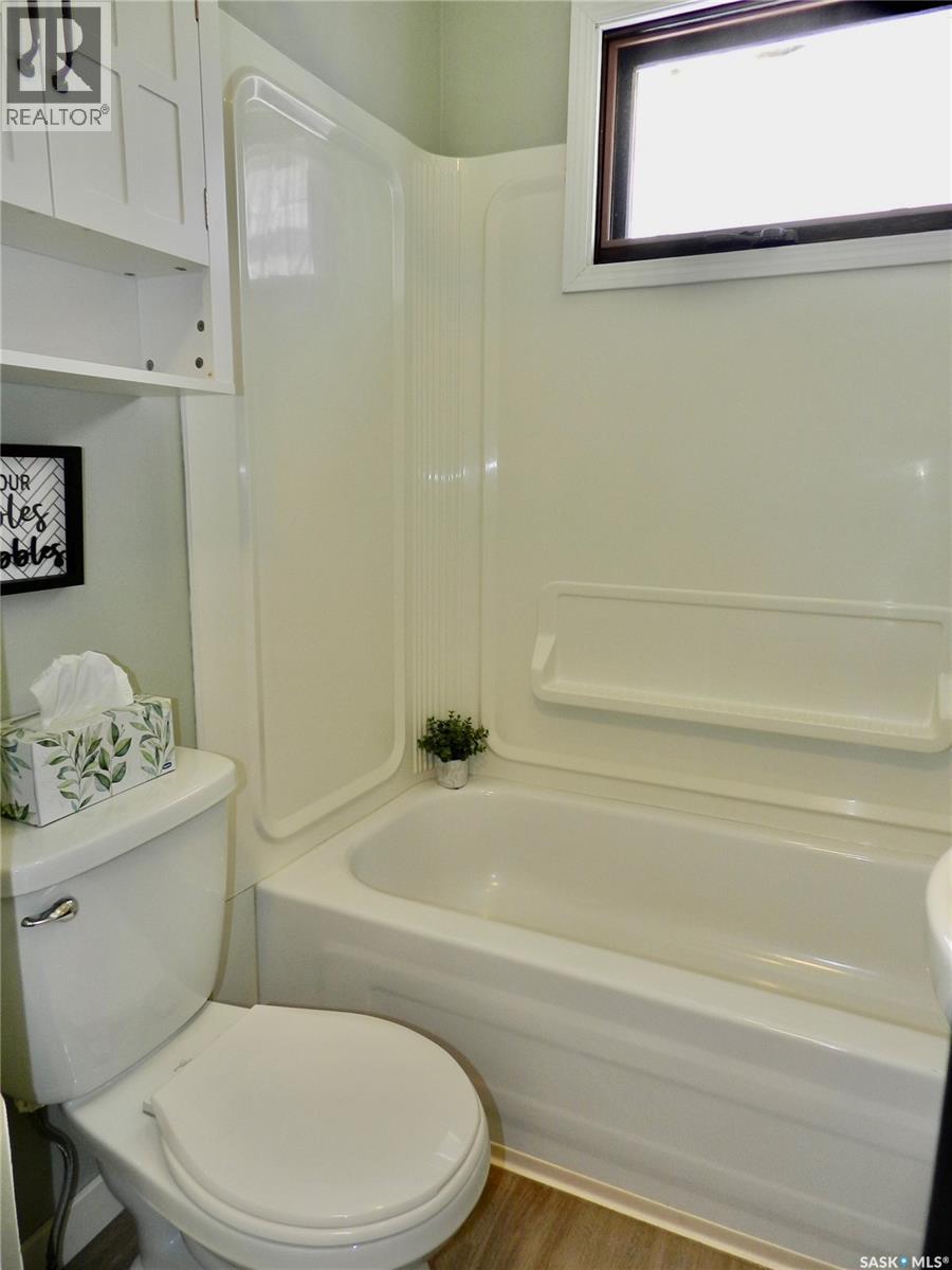 1030 Hochelaga Street W, Moose Jaw, Saskatchewan  S6H 2H9 - Photo 10 - SK033333