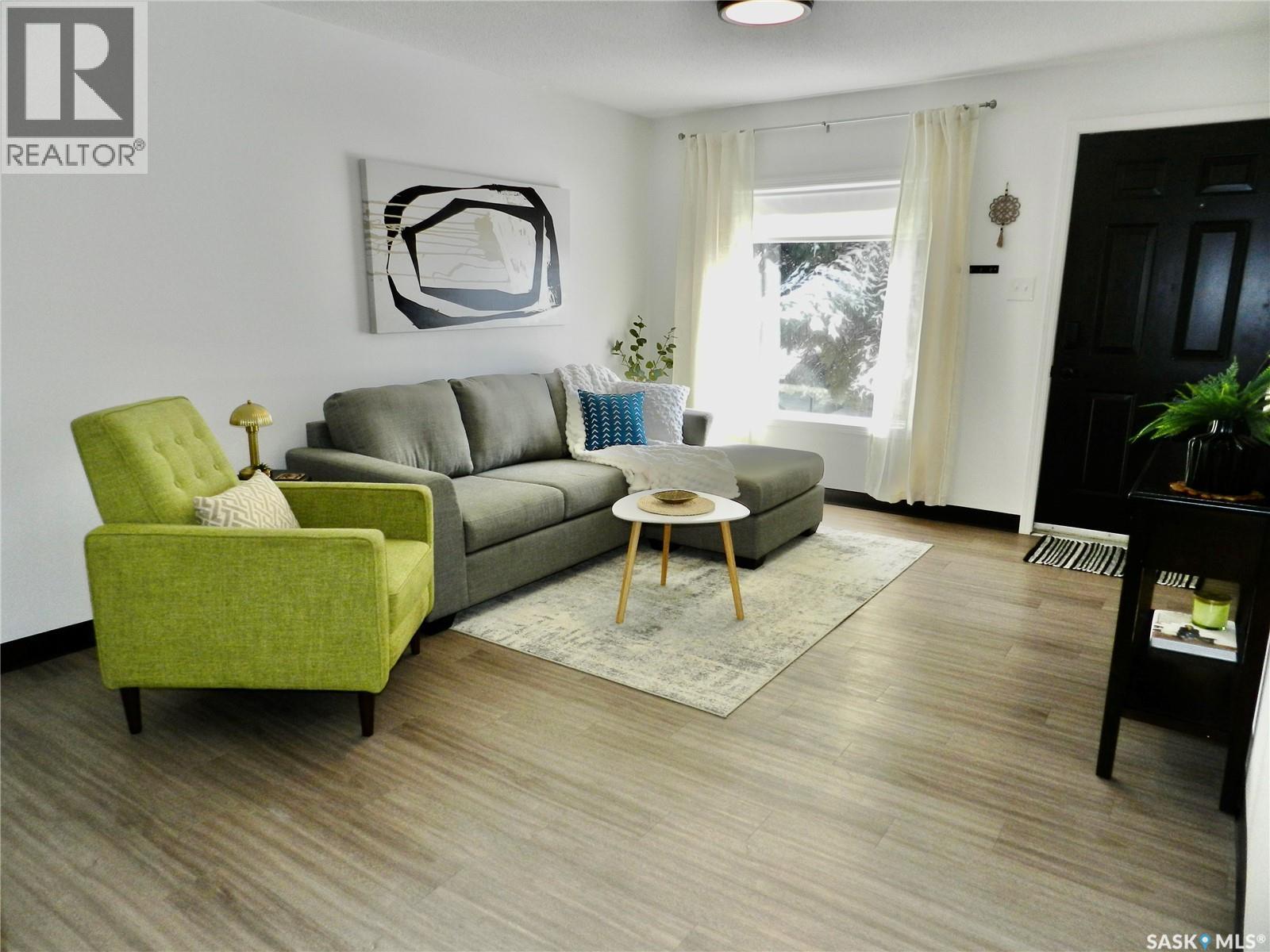 1030 Hochelaga Street W, Moose Jaw, Saskatchewan  S6H 2H9 - Photo 2 - SK033333