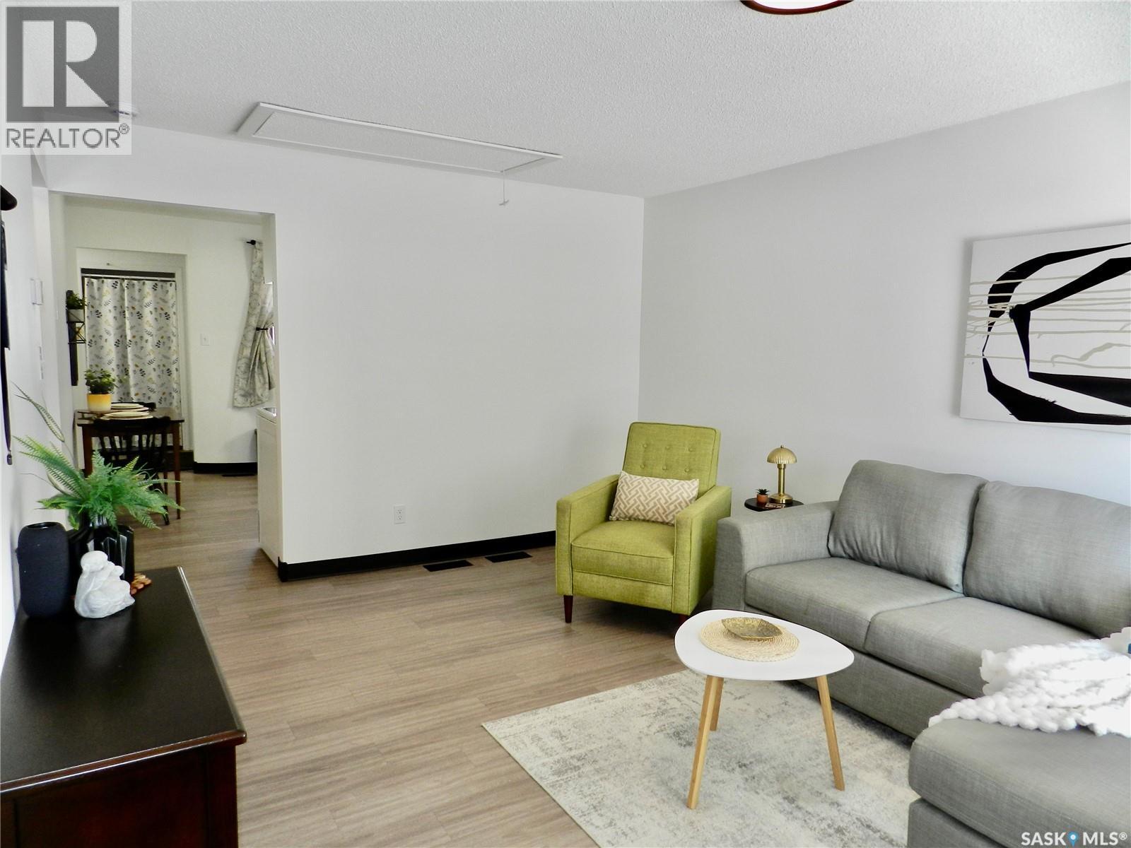 1030 Hochelaga Street W, Moose Jaw, Saskatchewan  S6H 2H9 - Photo 3 - SK033333