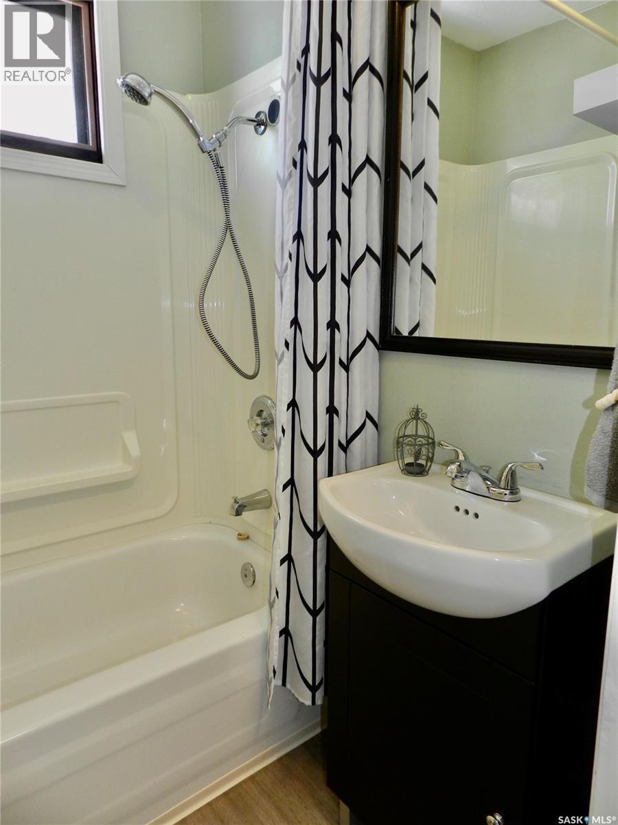 1030 Hochelaga Street W, Moose Jaw, Saskatchewan  S6H 2H9 - Photo 9 - SK033333