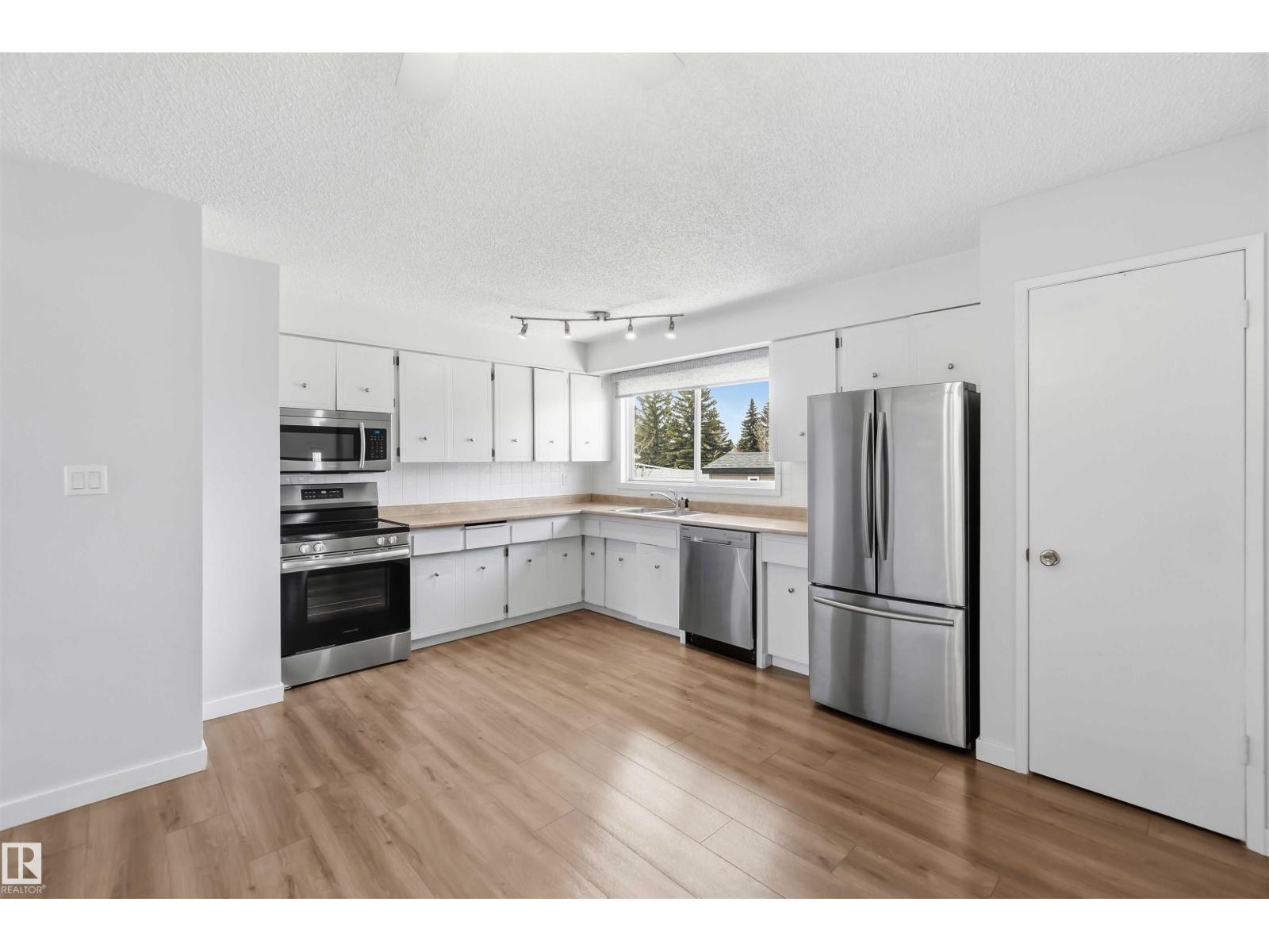 17 Windsor St, Spruce Grove, Alberta  T7X 1L6 - Photo 11 - E4483144