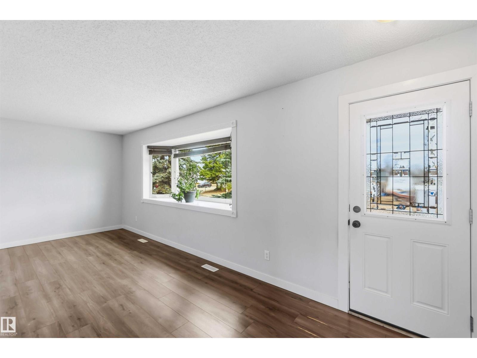 17 Windsor St, Spruce Grove, Alberta  T7X 1L6 - Photo 5 - E4483144