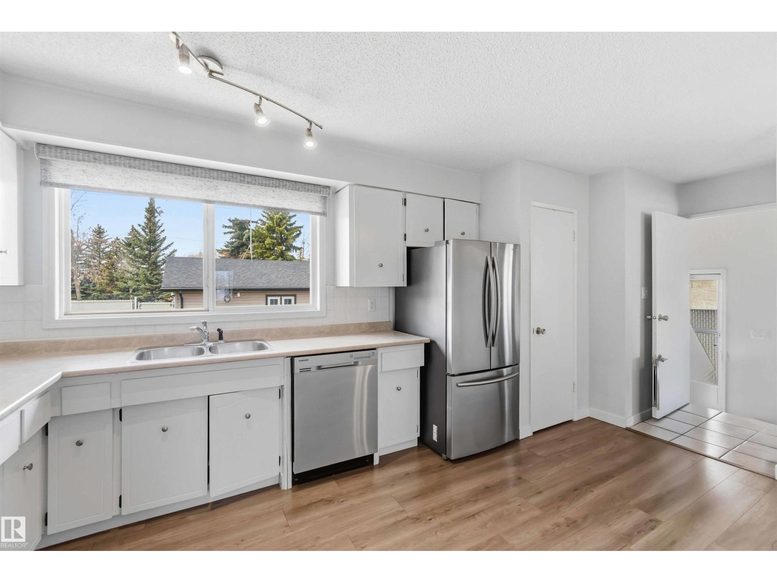 17 Windsor St, Spruce Grove, Alberta  T7X 1L6 - Photo 7 - E4483144