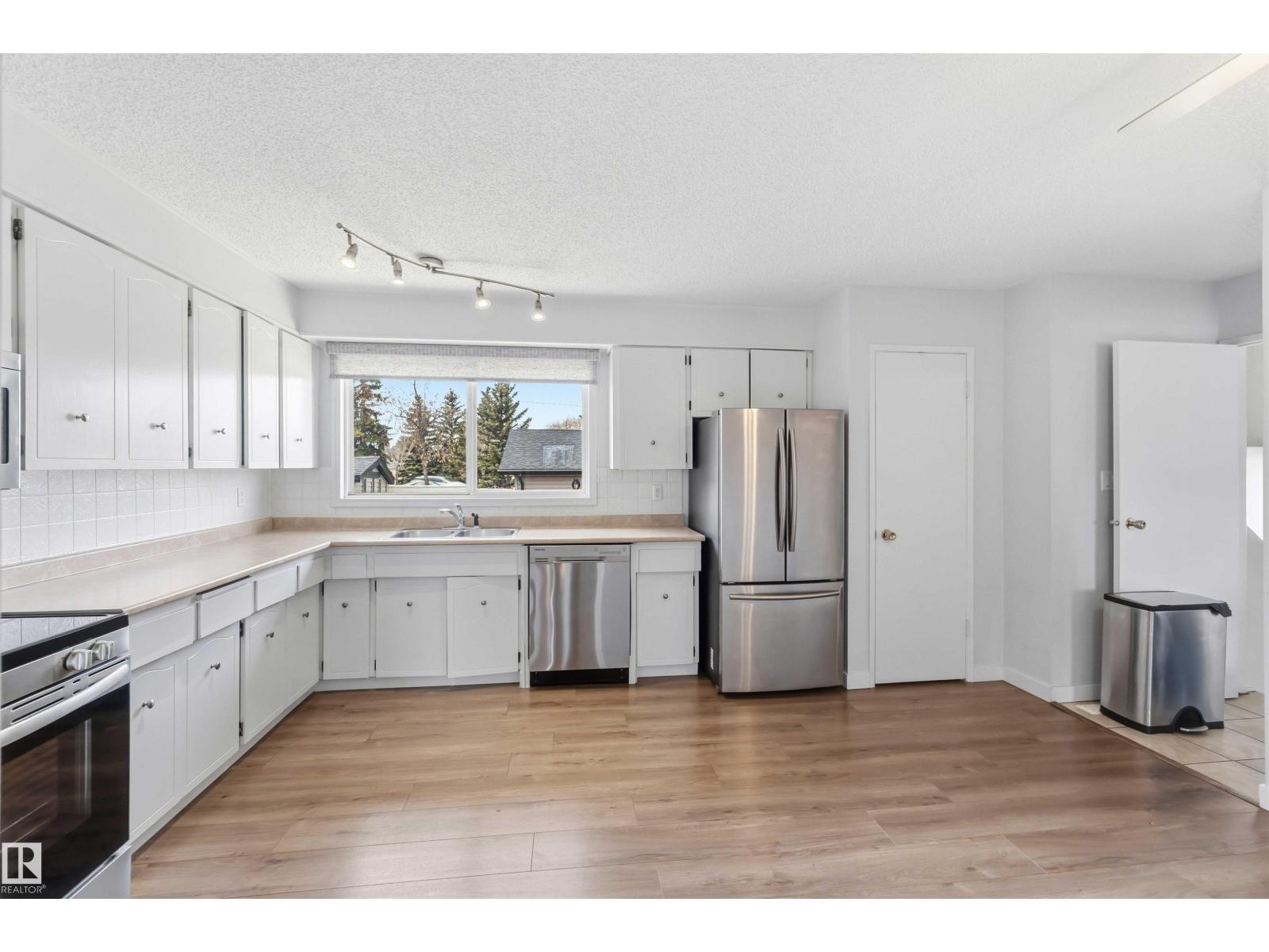 17 Windsor St, Spruce Grove, Alberta  T7X 1L6 - Photo 9 - E4483144