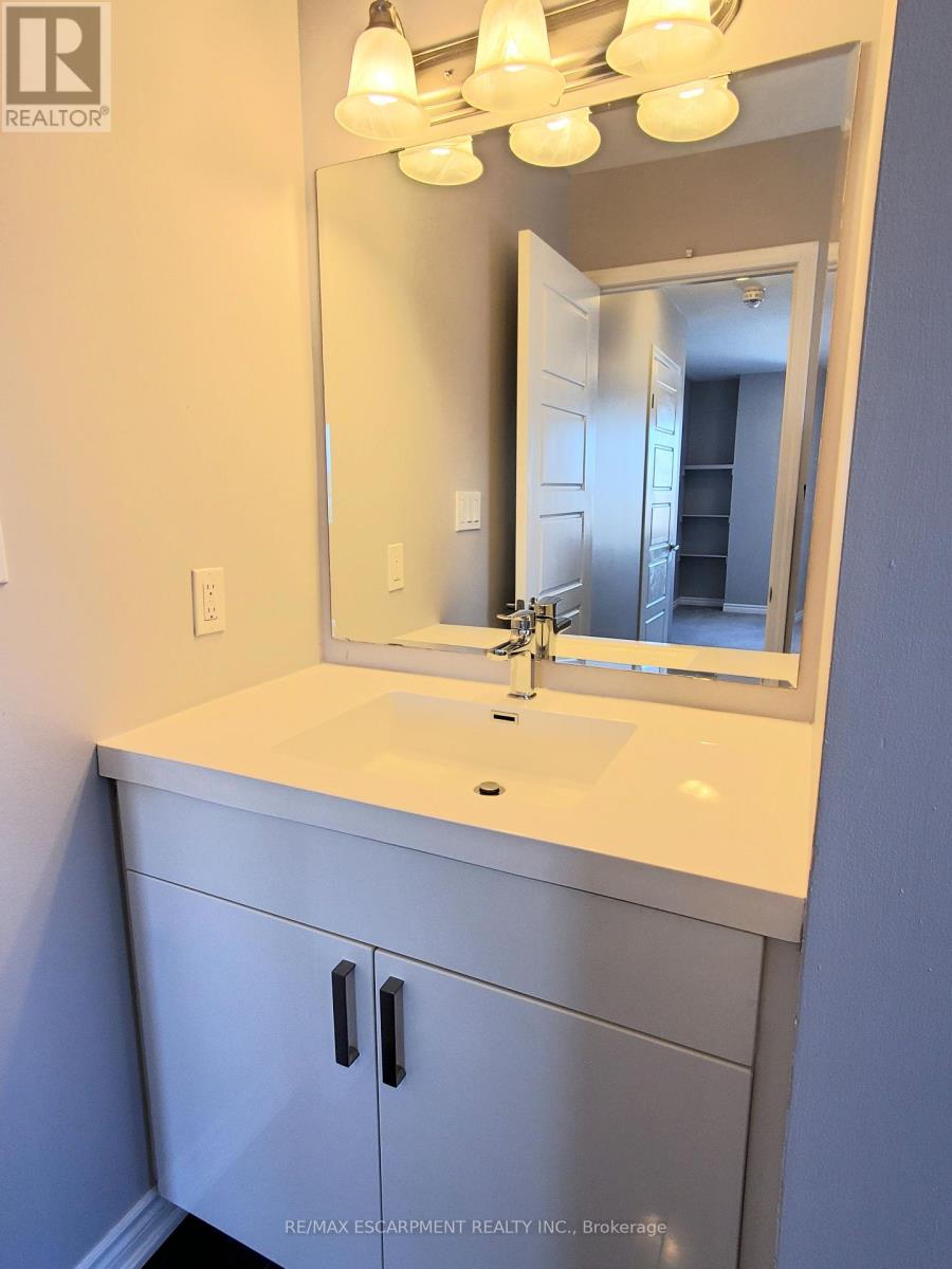 124 Daylily Lane, Kitchener, Ontario  N2R 0L7 - Photo 10 - X13017576