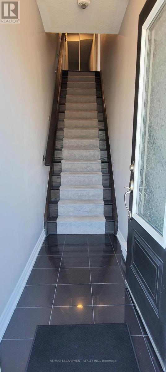 124 Daylily Lane, Kitchener, Ontario  N2R 0L7 - Photo 2 - X13017576