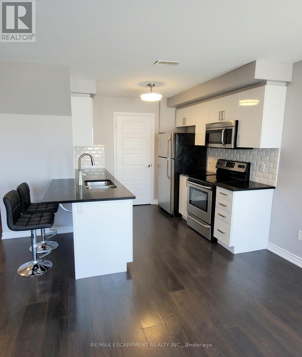 124 Daylily Lane, Kitchener, Ontario  N2R 0L7 - Photo 4 - X13017576