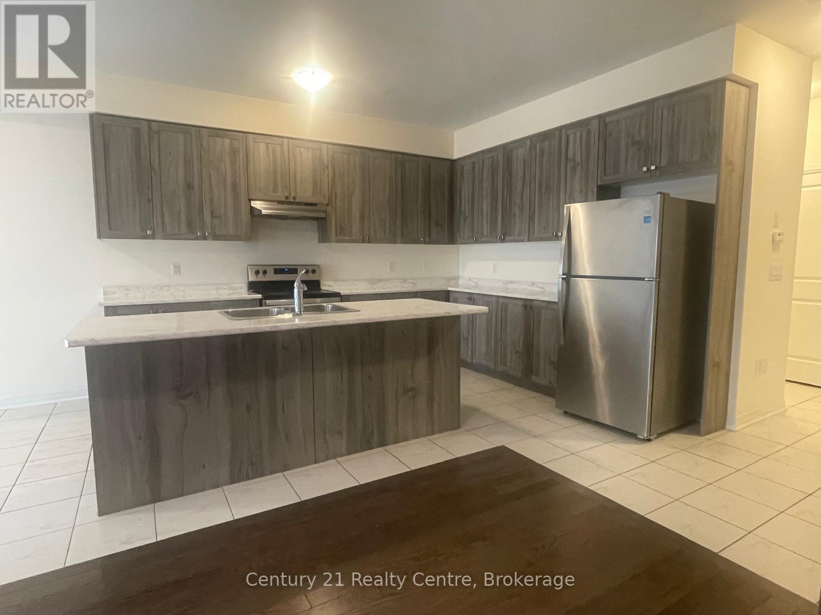 33 Brixham Lane, Brampton, Ontario  L7A 5K2 - Photo 6 - W12858406