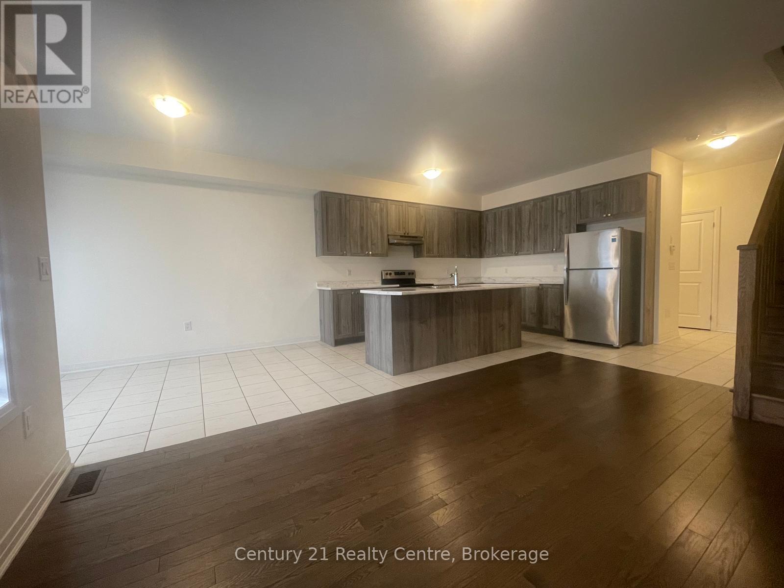 33 Brixham Lane, Brampton, Ontario  L7A 5K2 - Photo 5 - W12858406