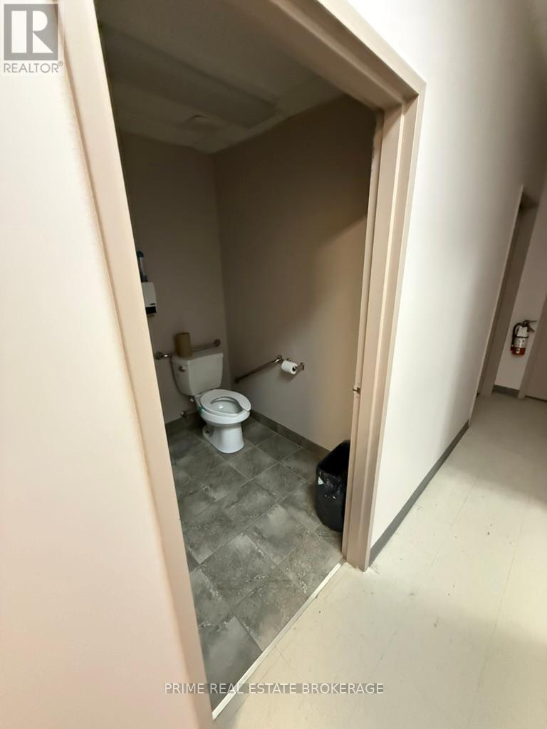 Unit 4 - 647 Wilton Grove, London South, Ontario  N6N 1N7 - Photo 9 - X13001322