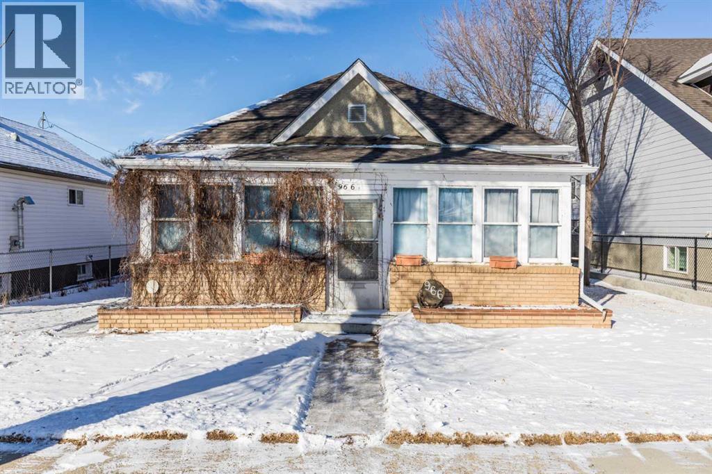 966 Yuill Street SE, Medicine Hat, Alberta  T1A 0Y8 - Photo 1 - A2288003