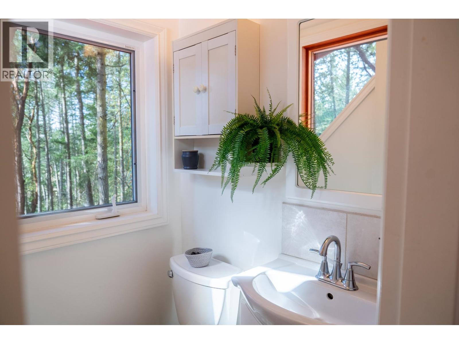 9868 Castle Road, Pender Island, British Columbia  V0N 2M3 - Photo 19 - R3104025