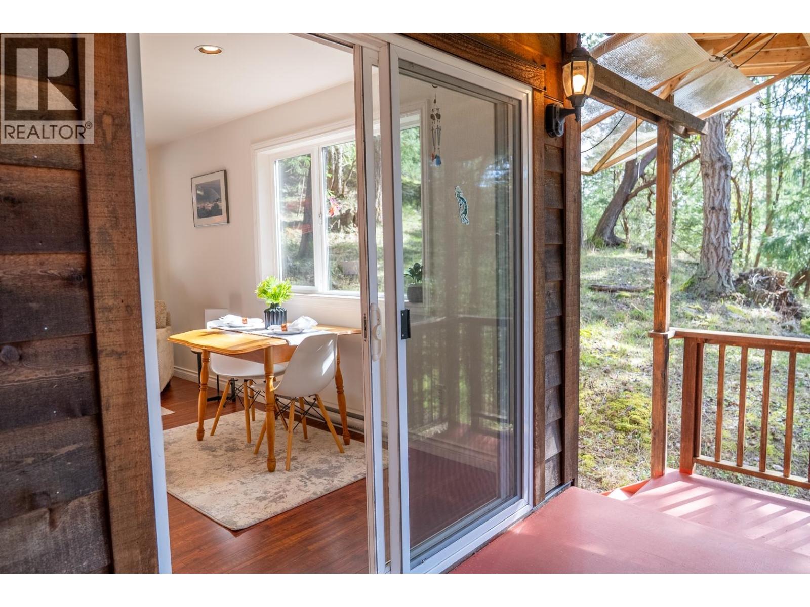 9868 Castle Road, Pender Island, British Columbia  V0N 2M3 - Photo 21 - R3104025