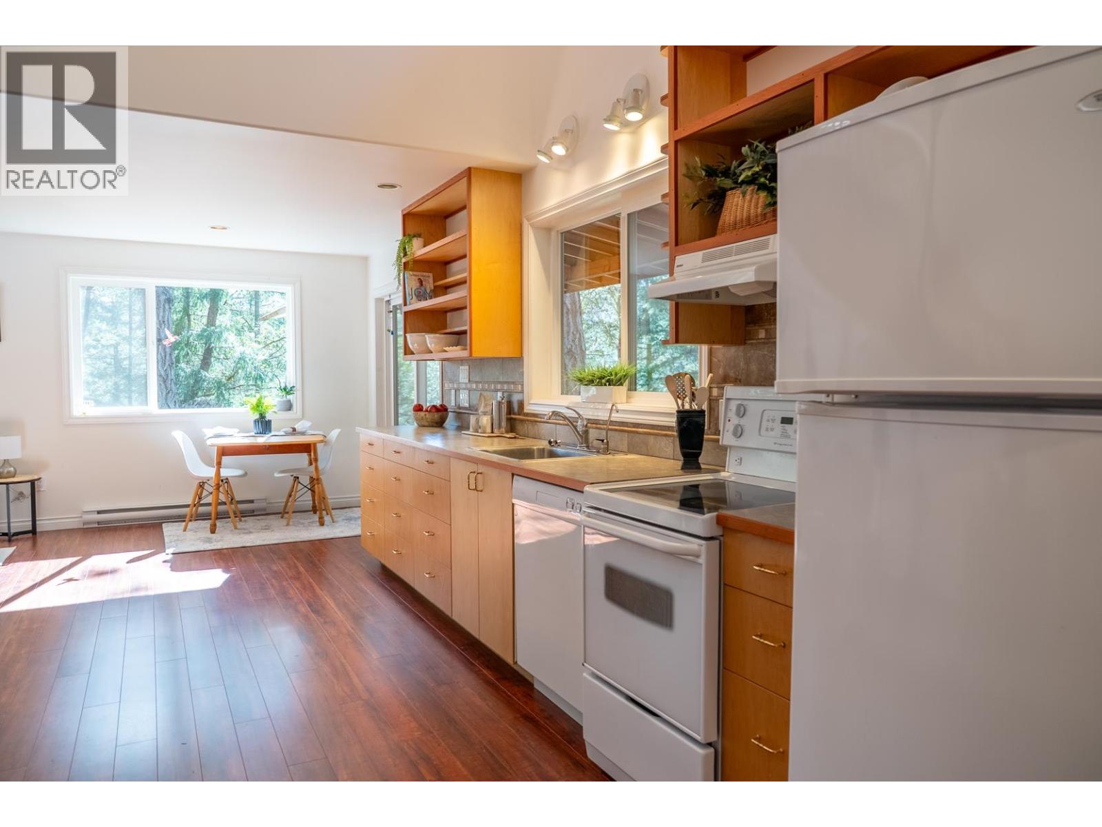 9868 Castle Road, Pender Island, British Columbia  V0N 2M3 - Photo 5 - R3104025