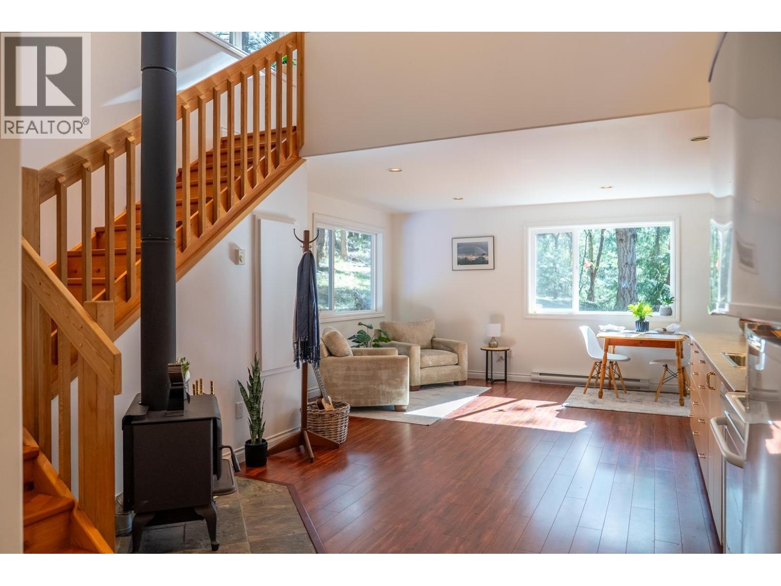 9868 Castle Road, Pender Island, British Columbia  V0N 2M3 - Photo 4 - R3104025