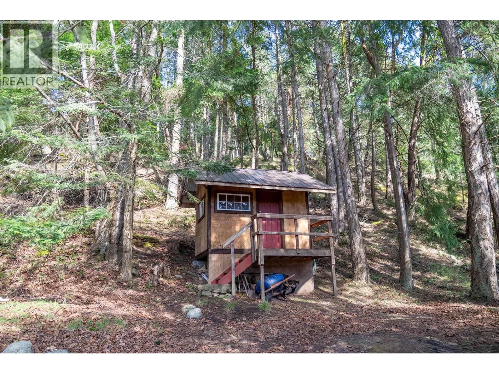 9868 Castle Road, Pender Island, British Columbia  V0N 2M3 - Photo 36 - R3104025