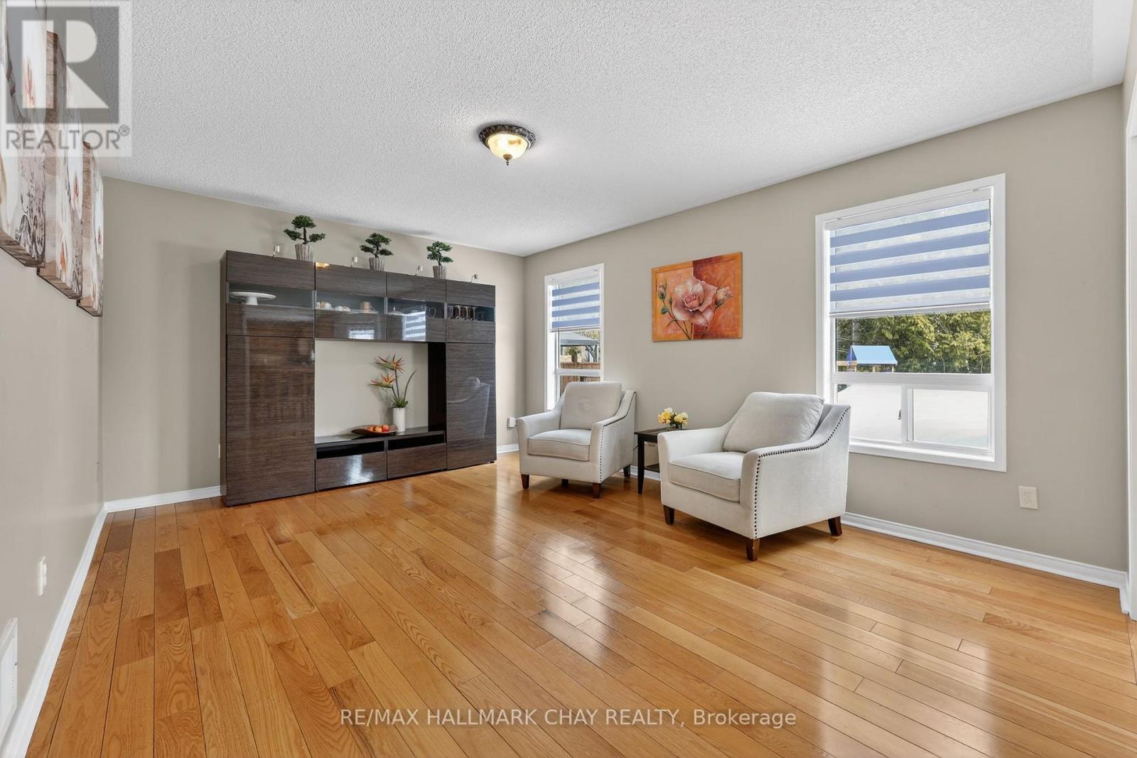 87 Truax Crescent, Essa, Ontario  L3W 0C1 - Photo 10 - N12938960