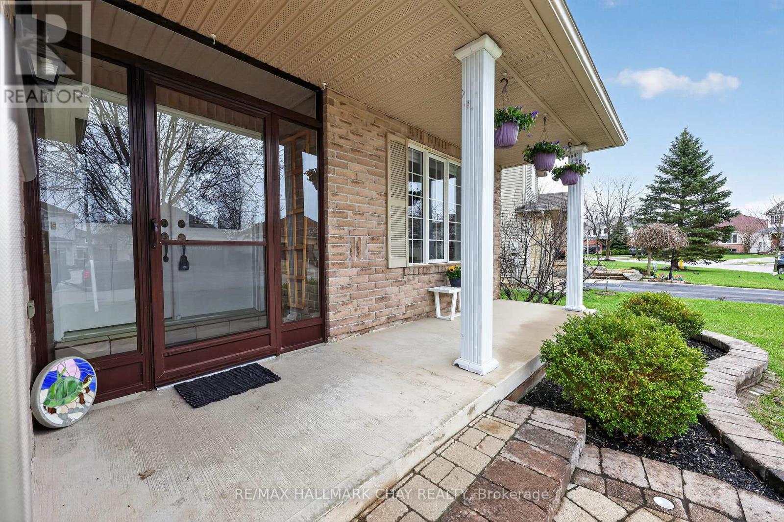 87 Truax Crescent, Essa, Ontario  L3W 0C1 - Photo 4 - N12938960