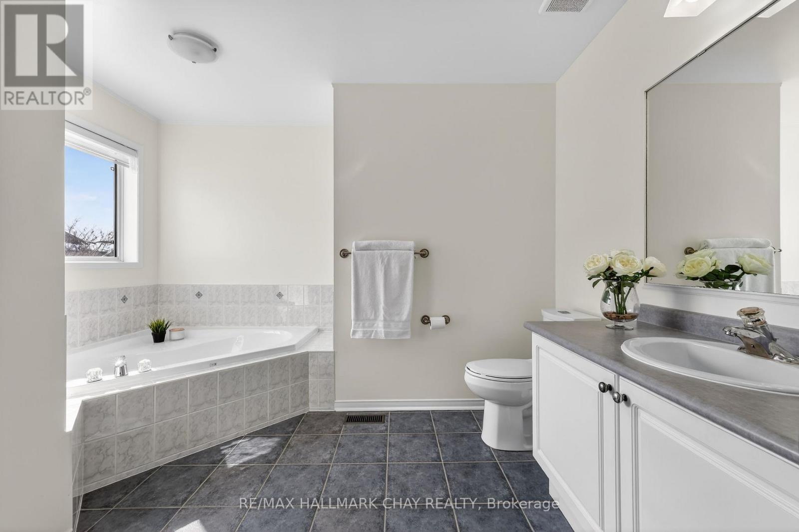 87 Truax Crescent, Essa, Ontario  L3W 0C1 - Photo 19 - N12938960