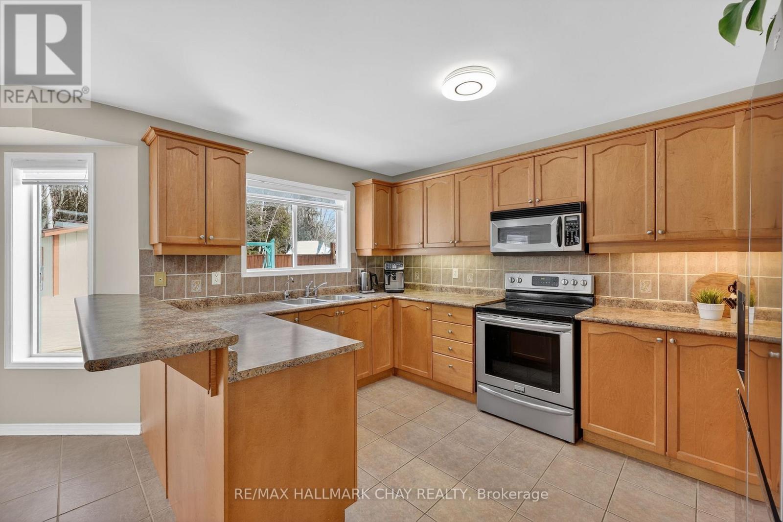 87 Truax Crescent, Essa, Ontario  L3W 0C1 - Photo 6 - N12938960