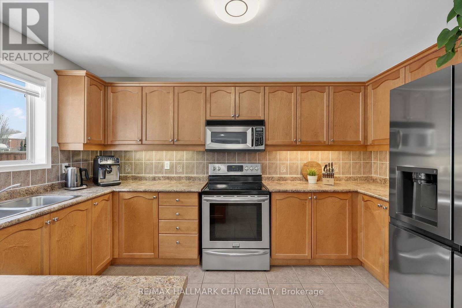 87 Truax Crescent, Essa, Ontario  L3W 0C1 - Photo 8 - N12938960