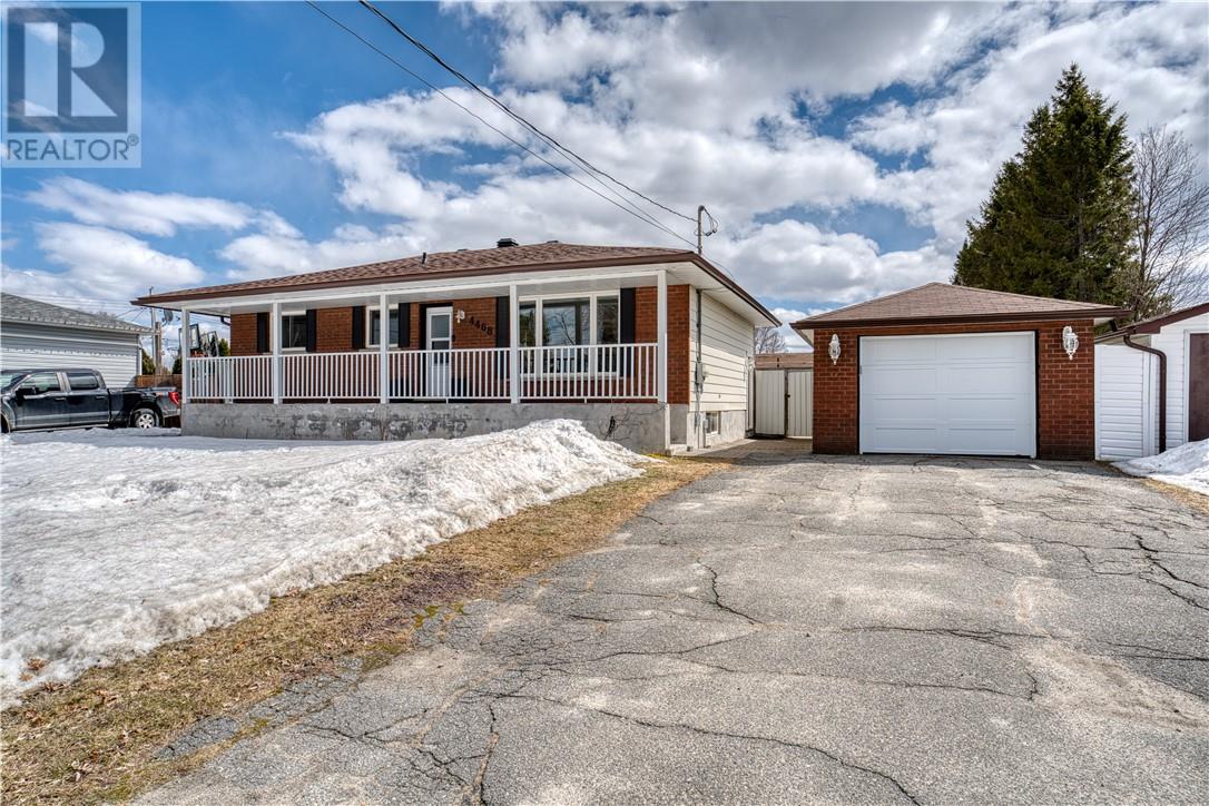 4468 Hamilton Crescent, Hanmer, Ontario