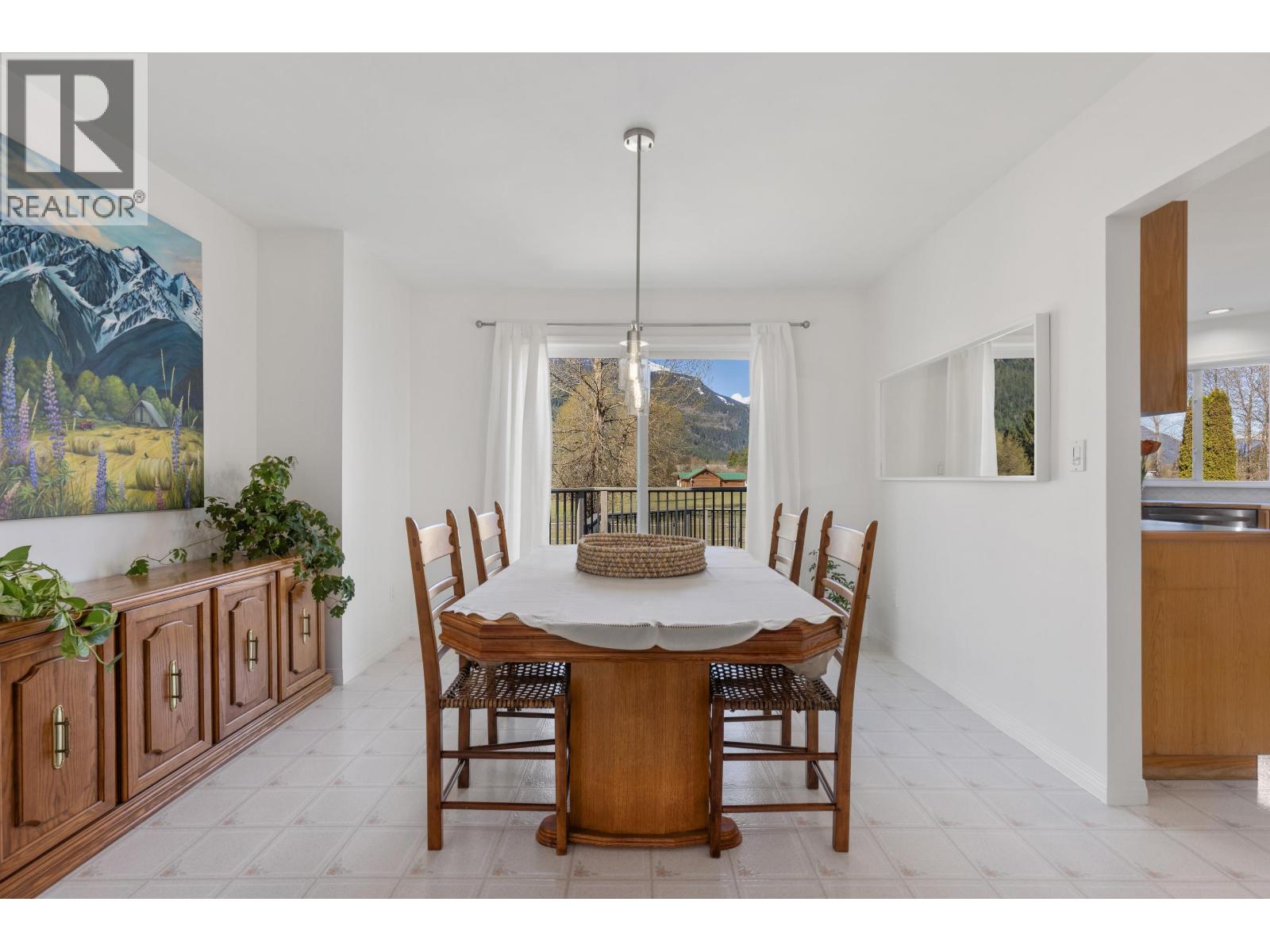 7569 Oberson Road, Pemberton, British Columbia  V0N 2L0 - Photo 13 - R3113125