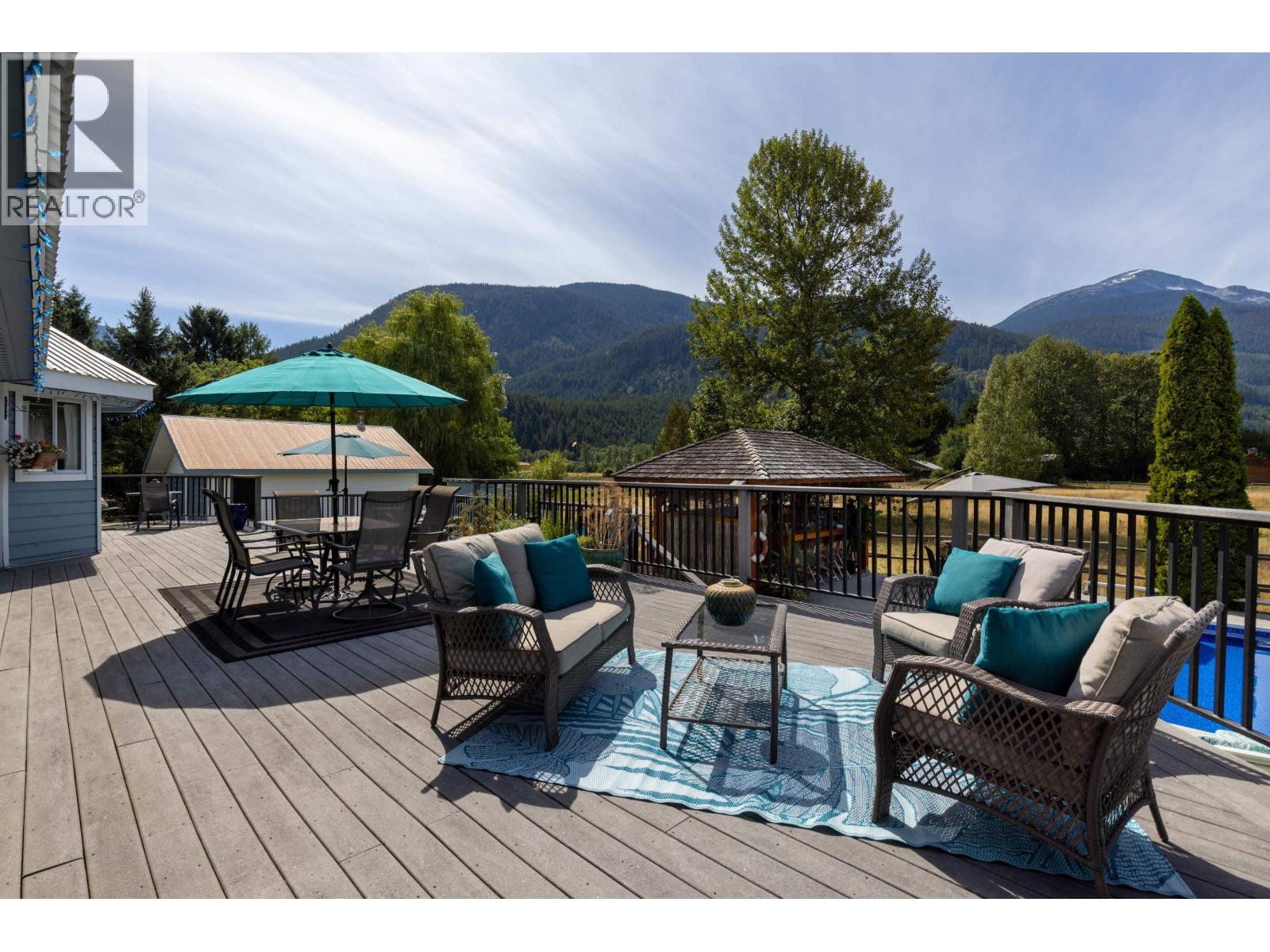 7569 Oberson Road, Pemberton, British Columbia  V0N 2L0 - Photo 14 - R3113125