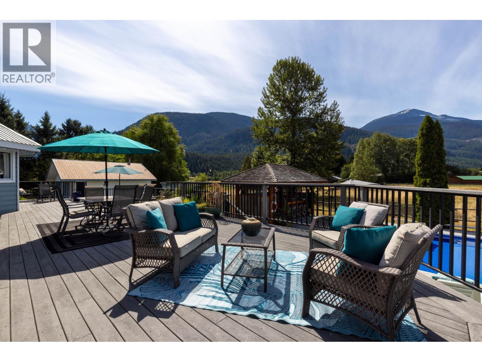 7569 Oberson Road, Pemberton, British Columbia  V0N 2L0 - Photo 18 - R3113125