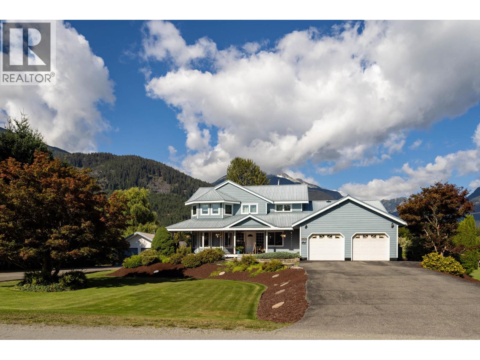 7569 Oberson Road, Pemberton, British Columbia  V0N 2L0 - Photo 2 - R3113125