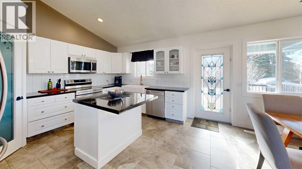 33 Park Circle, Whitecourt, Alberta  T7S 1V3 - Photo 6 - A2285244