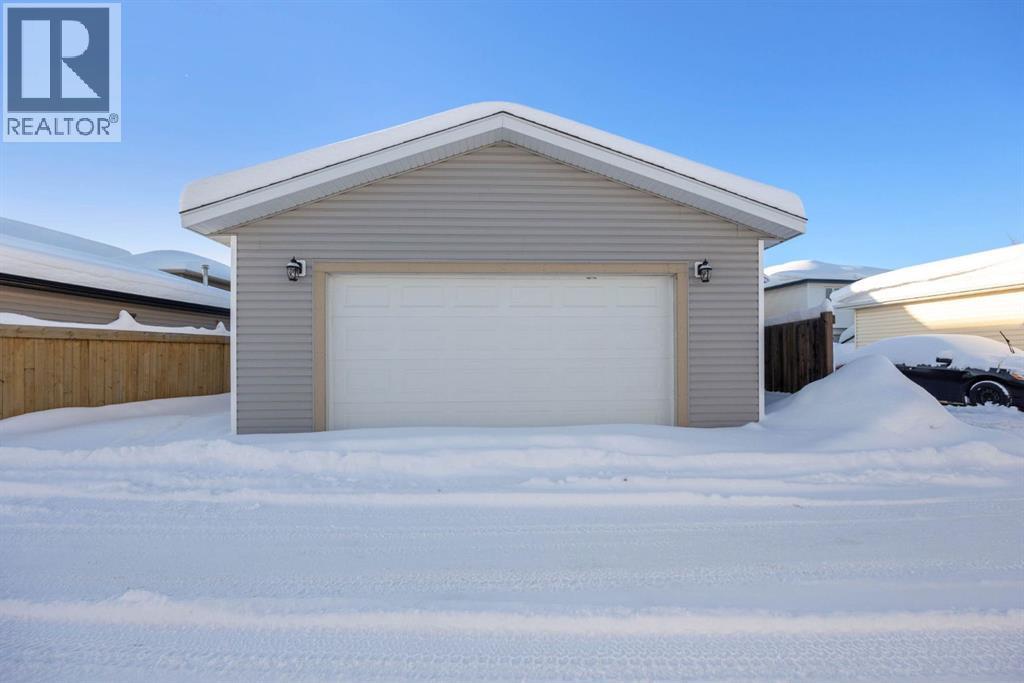 140 Lynx Crescent, Fort Mcmurray, Alberta  T9H 4W9 - Photo 2 - A2279643