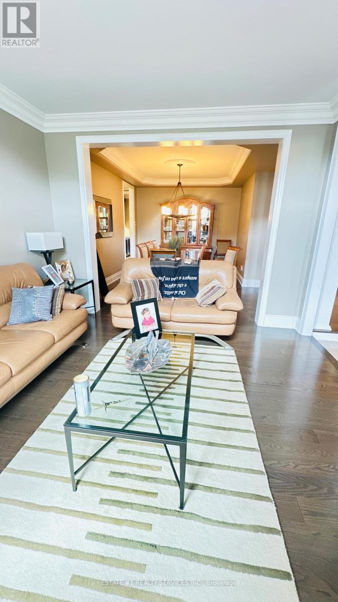 48 Beacon Hill Drive, Brampton, Ontario  L6X 0V7 - Photo 5 - W13017094