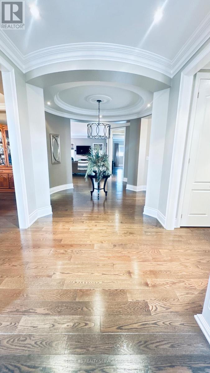 48 Beacon Hill Drive, Brampton, Ontario  L6X 0V7 - Photo 4 - W13017094