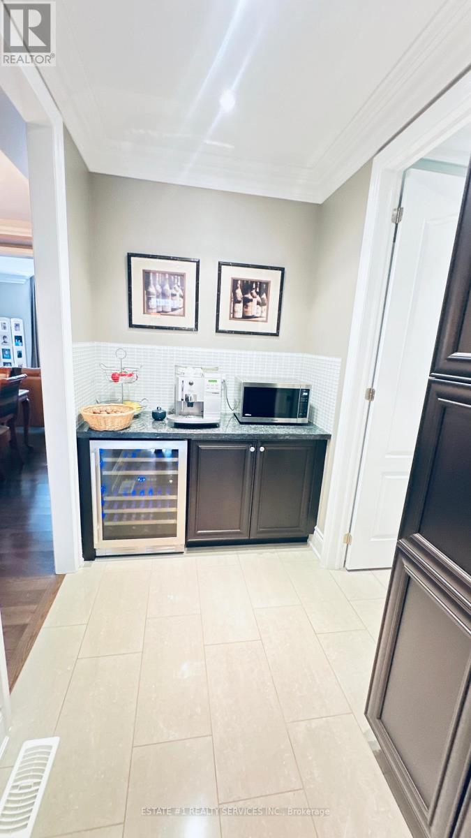 48 Beacon Hill Drive, Brampton, Ontario  L6X 0V7 - Photo 8 - W13017094