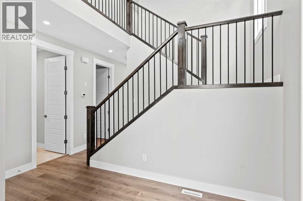 160 Vantage Drive, Cochrane, Alberta  T4C 3G3 - Photo 4 - A2294791