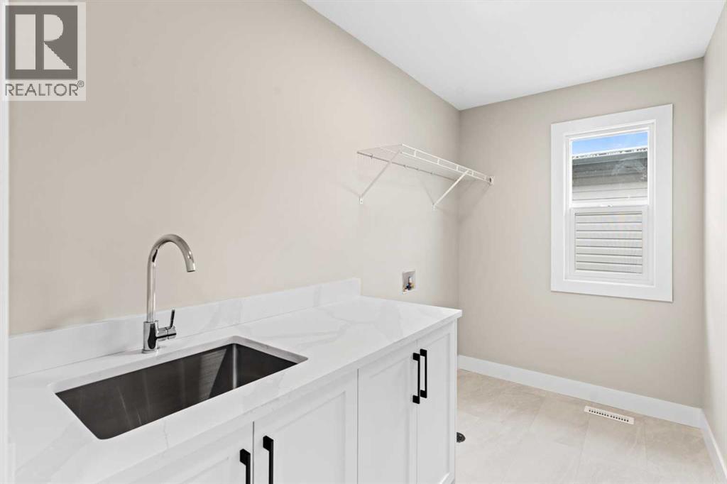 160 Vantage Drive, Cochrane, Alberta  T4C 3G3 - Photo 28 - A2294791