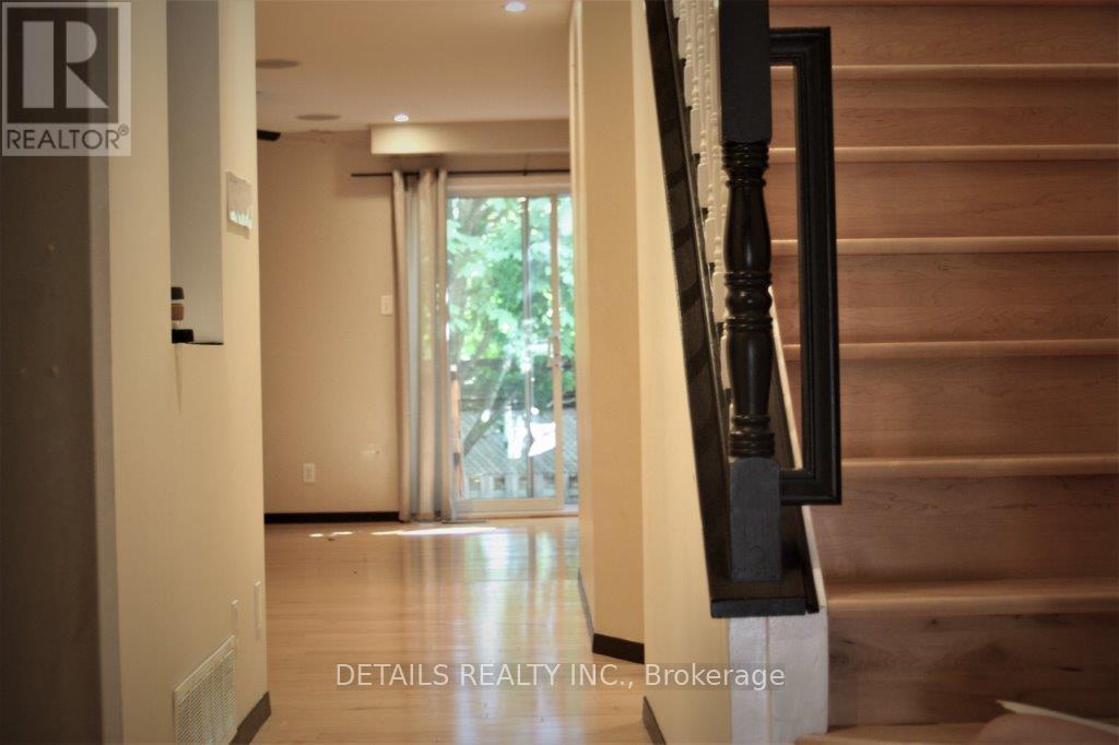 719 Melbourne Avenue, Ottawa, Ontario  K2A 1X4 - Photo 2 - X12992266