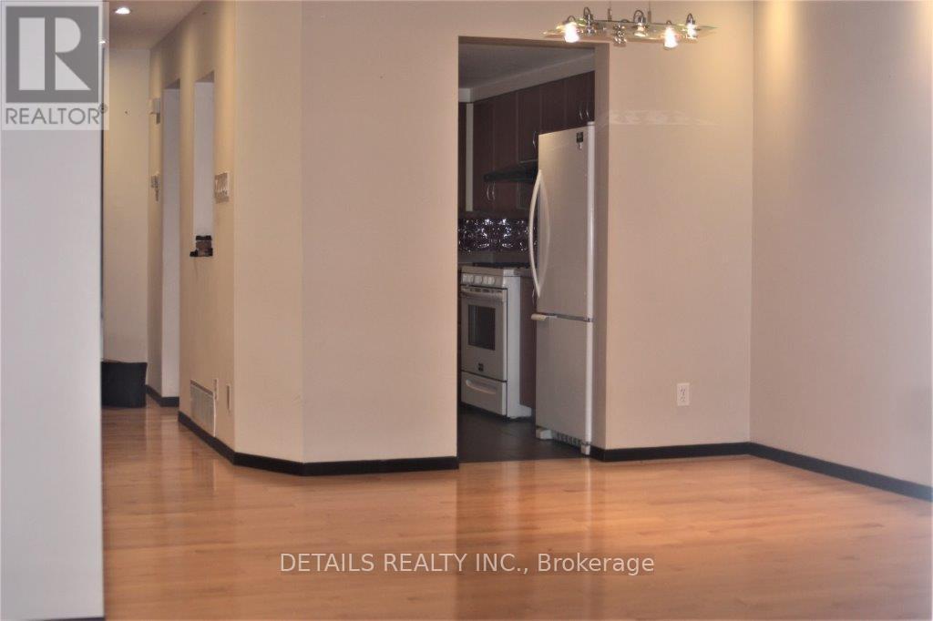 719 Melbourne Avenue, Ottawa, Ontario  K2A 1X4 - Photo 3 - X12992266