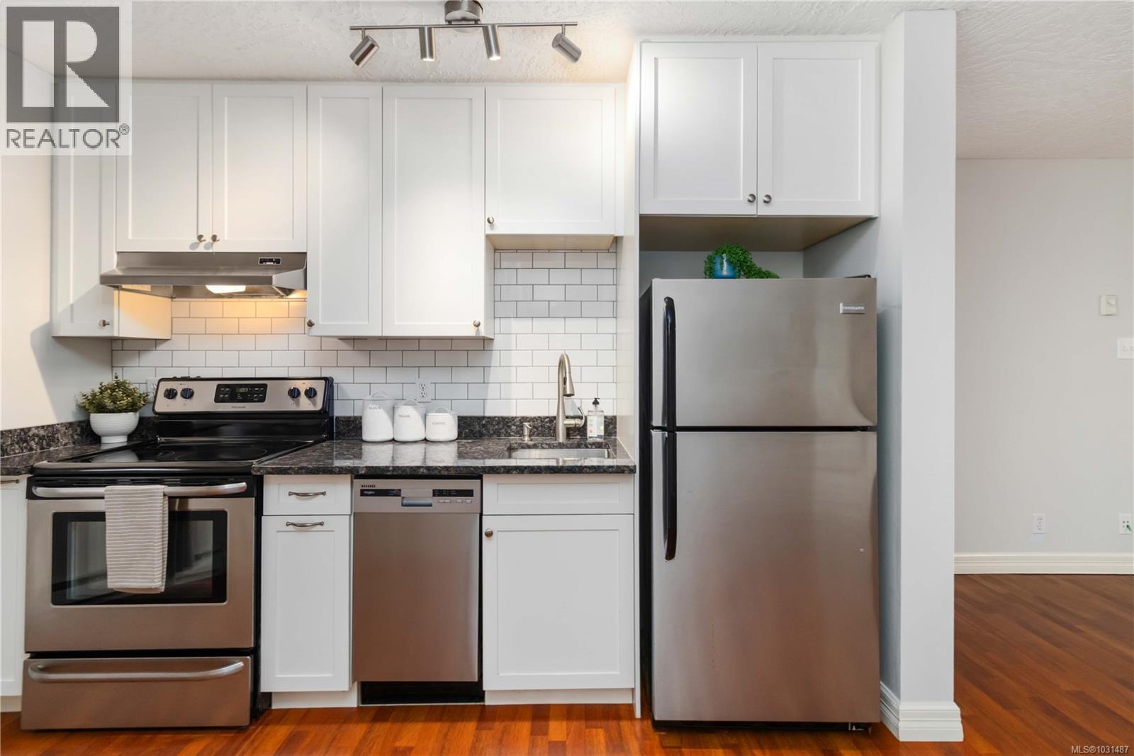 101 2710 Grosvenor Rd, Victoria, British Columbia  V8T 3M9 - Photo 6 - 1031487