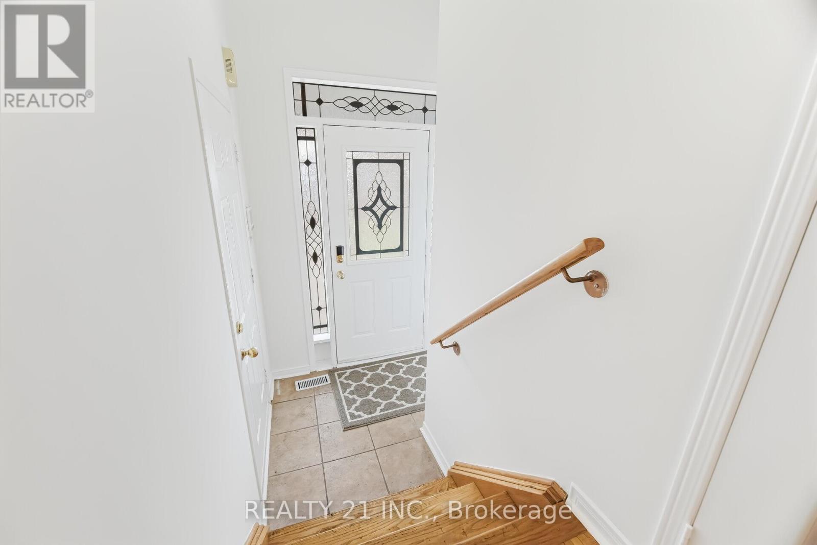 76 Sweet Clover Crescent, Brampton, Ontario  L6R 2Z9 - Photo 5 - W13017658