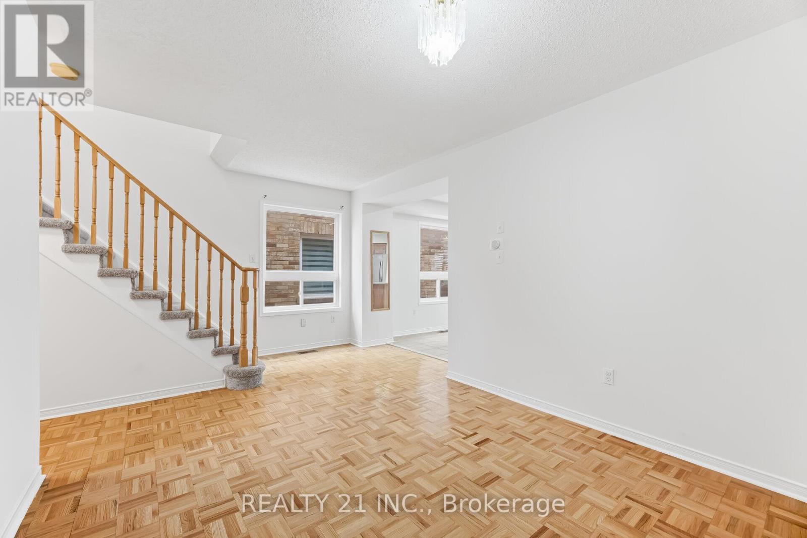 76 Sweet Clover Crescent, Brampton, Ontario  L6R 2Z9 - Photo 8 - W13017658