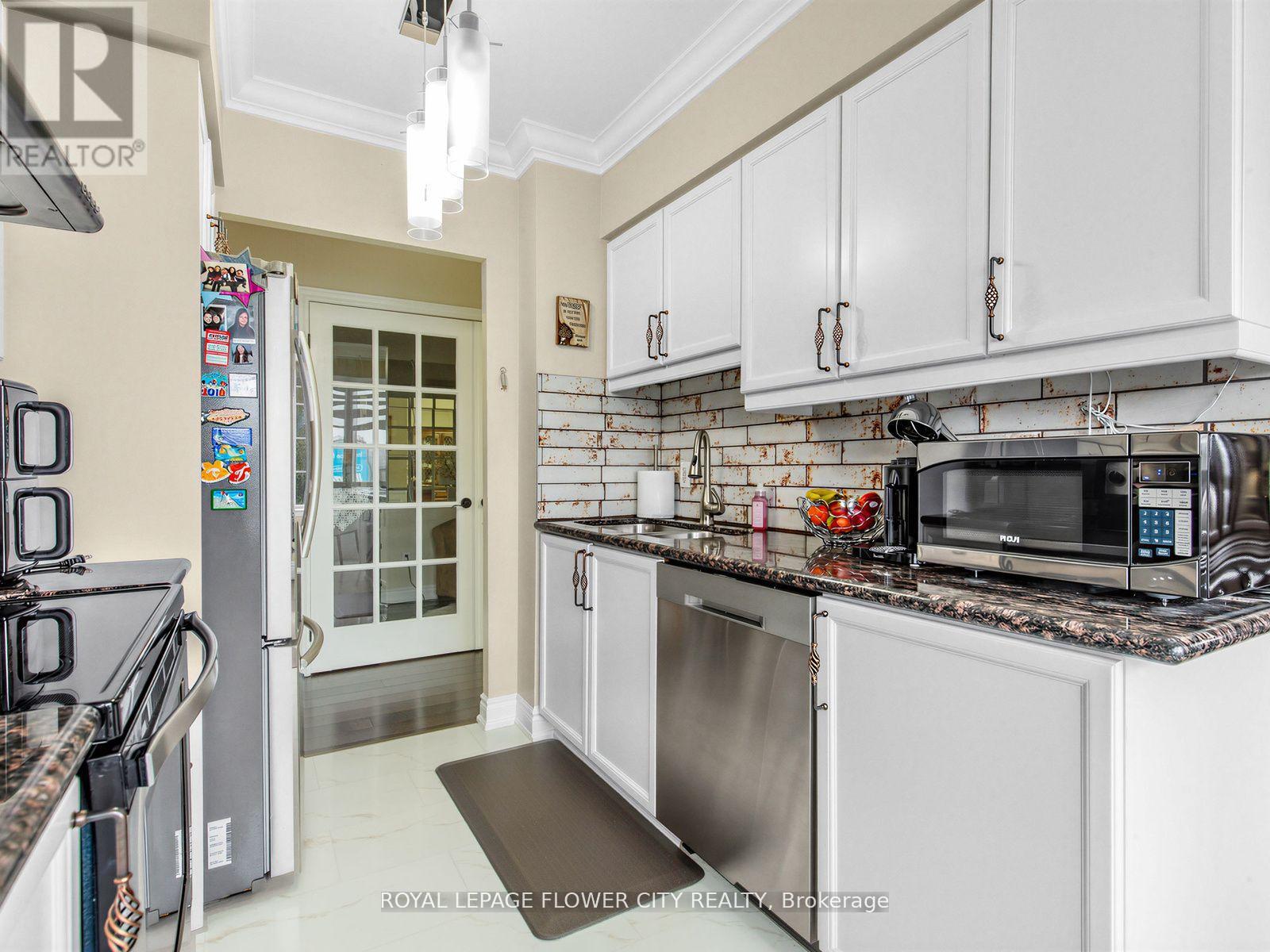 404 - 2088 Lawrence Avenue W, Toronto, Ontario  M9N 1J1 - Photo 27 - W13017668