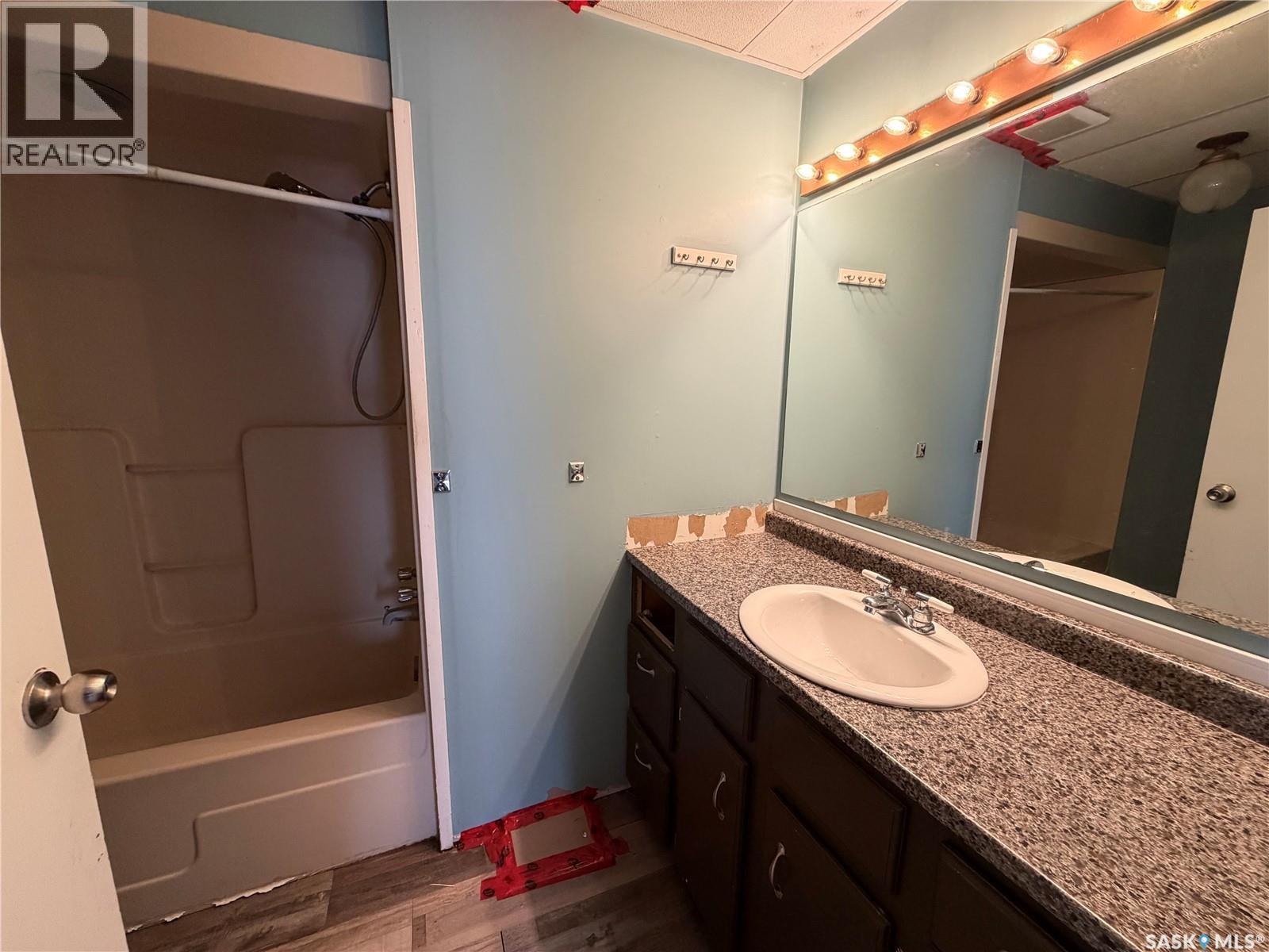 407 2nd Street E, Meadow Lake, Saskatchewan  S9X 1E8 - Photo 7 - SK033235