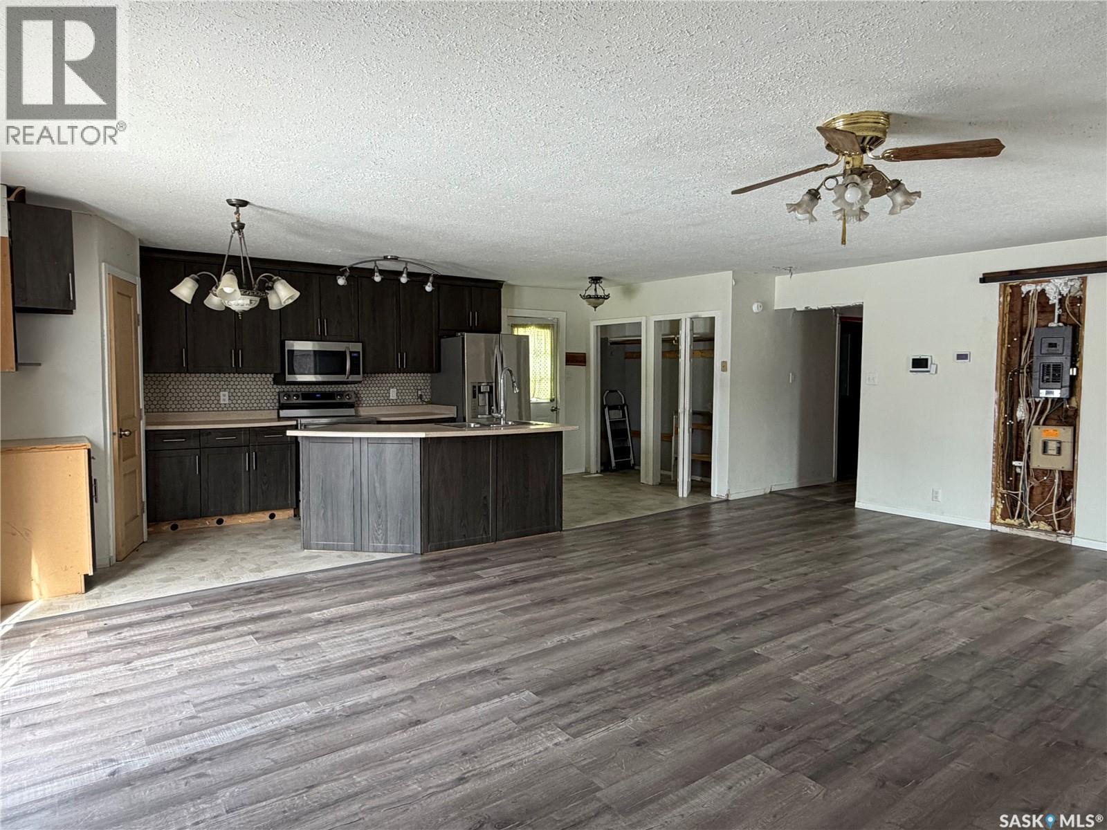 407 2nd Street E, Meadow Lake, Saskatchewan  S9X 1E8 - Photo 4 - SK033235