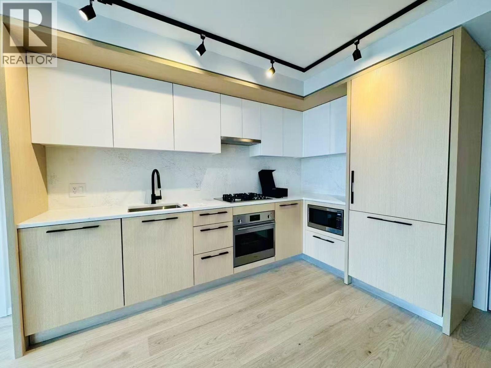 602 2719 Kingsway, Vancouver, British Columbia  V5R 4S9 - Photo 1 - R3113128