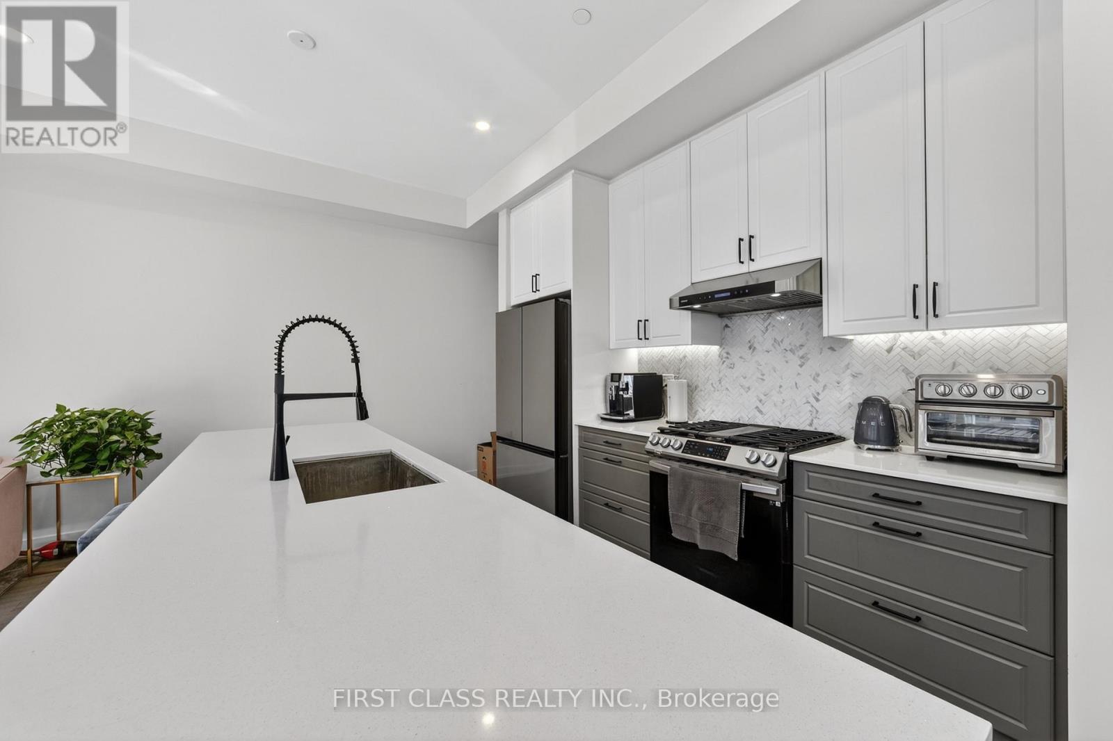 34 Credit Lane, Richmond Hill, Ontario  L4E 1G9 - Photo 11 - N13017692