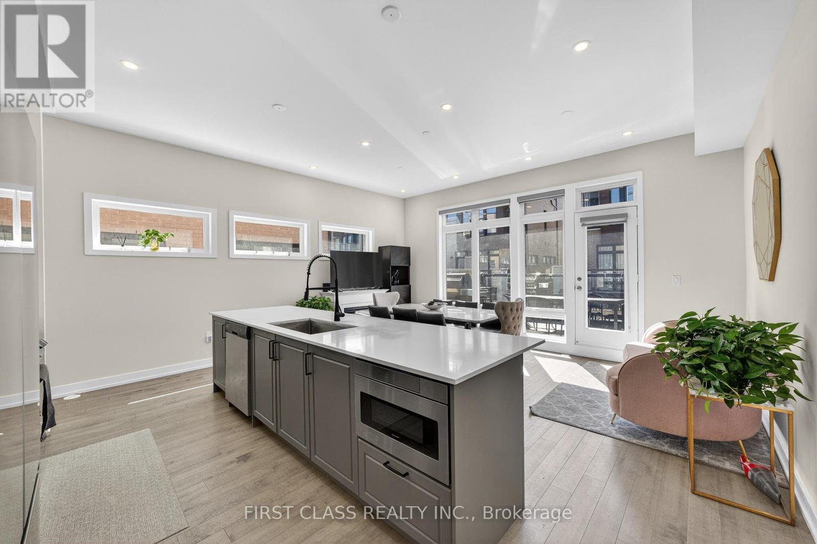 34 Credit Lane, Richmond Hill, Ontario  L4E 1G9 - Photo 6 - N13017692